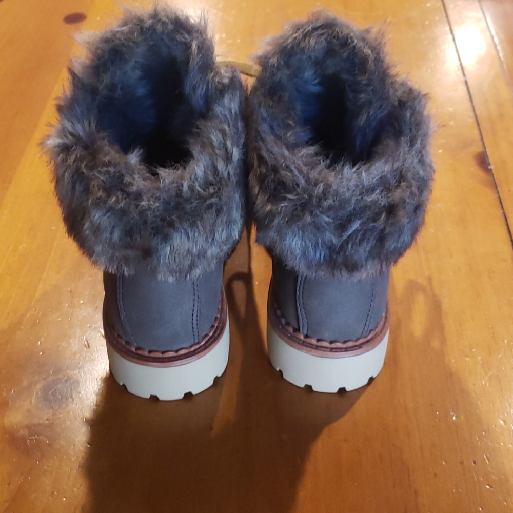 Boots - Picture 3 of 4